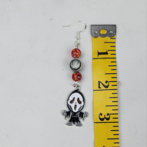 🥳SALE🥳Halloween SCREAM dangles - Picture 9 of 11